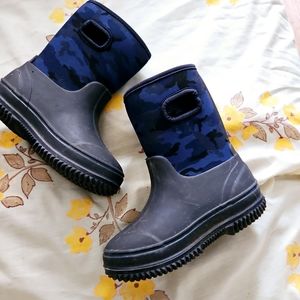 Boys Size 10 Toddler waterproof  Black and Blue Pull Easy Pull up Boots